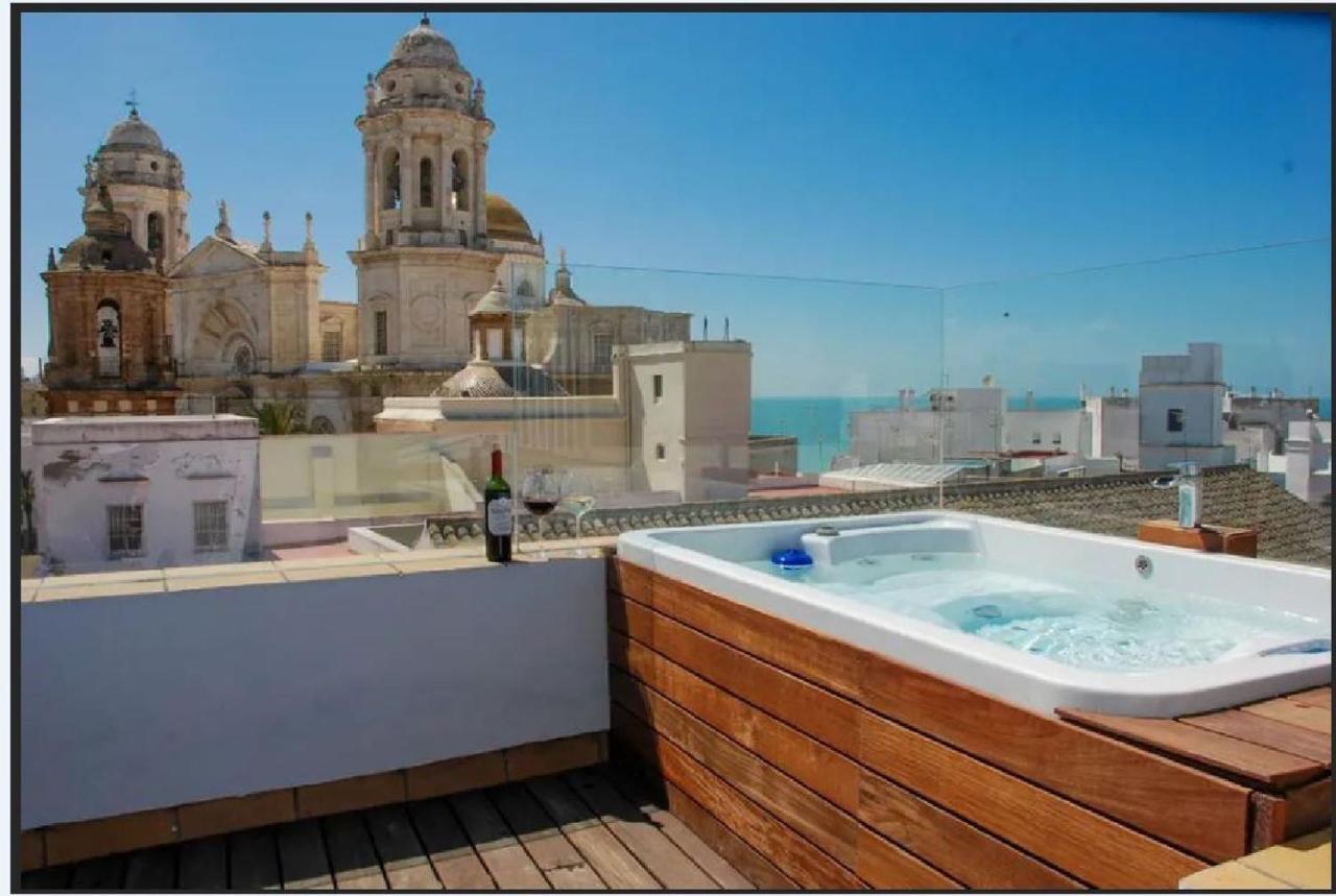 ***** Attic With Impressive Views And Jacuzzi Apartment Cadiz Exterior photo